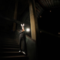 84_kowalski----kahn-auf-treppe_v2.jpg